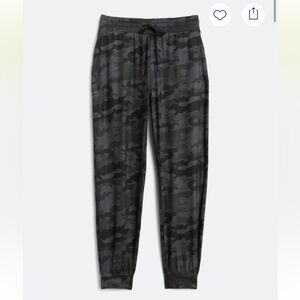 Thrive Societe Forever Joggers (camo)